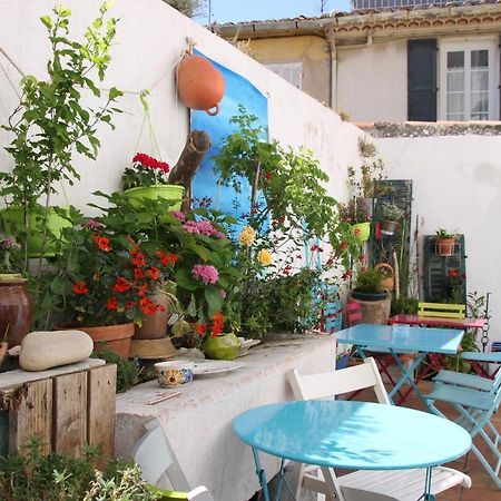 Au Petit Chez Soi Hostel Каси Екстериор снимка