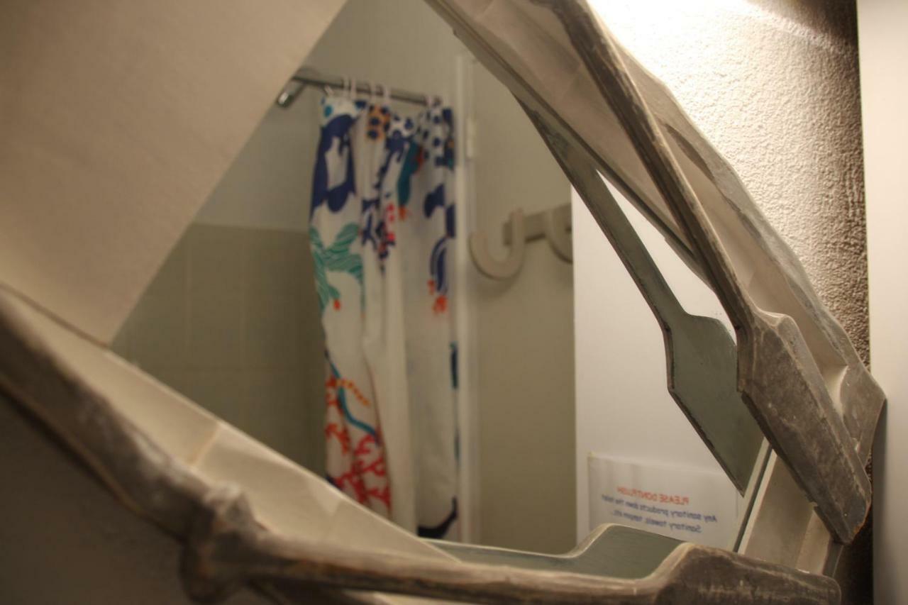 Au Petit Chez Soi Hostel Каси Екстериор снимка