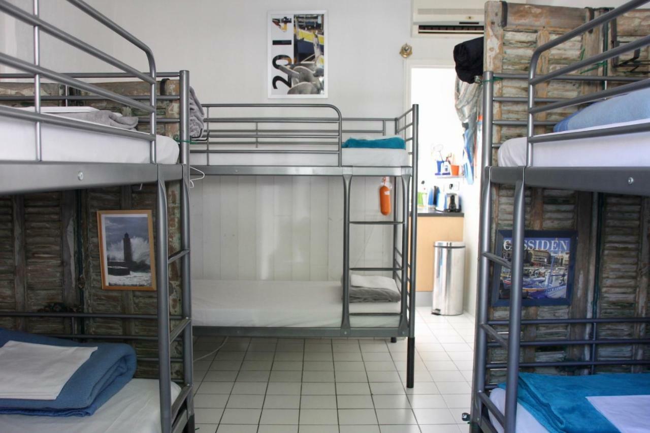 Au Petit Chez Soi Hostel Каси Екстериор снимка