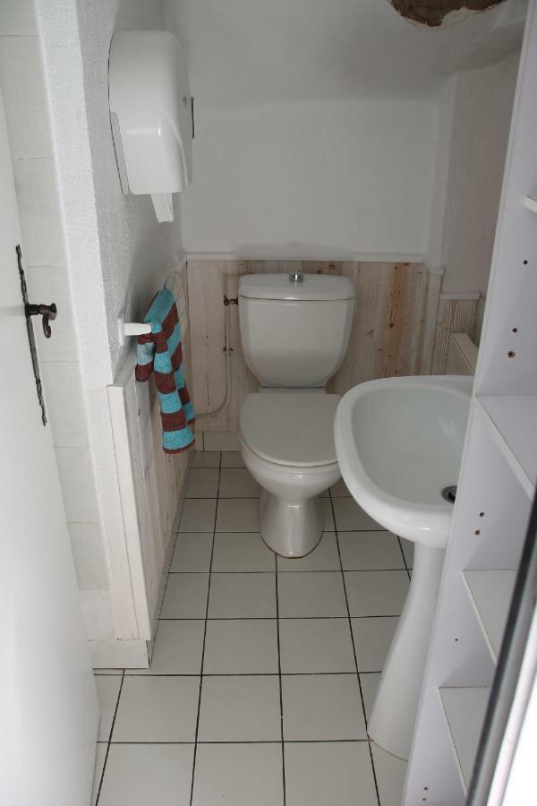 Au Petit Chez Soi Hostel Каси Екстериор снимка