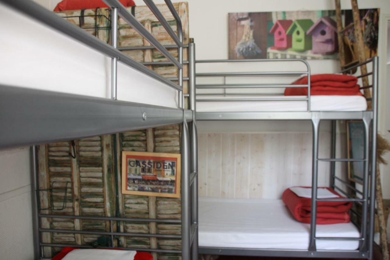 Au Petit Chez Soi Hostel Каси Екстериор снимка