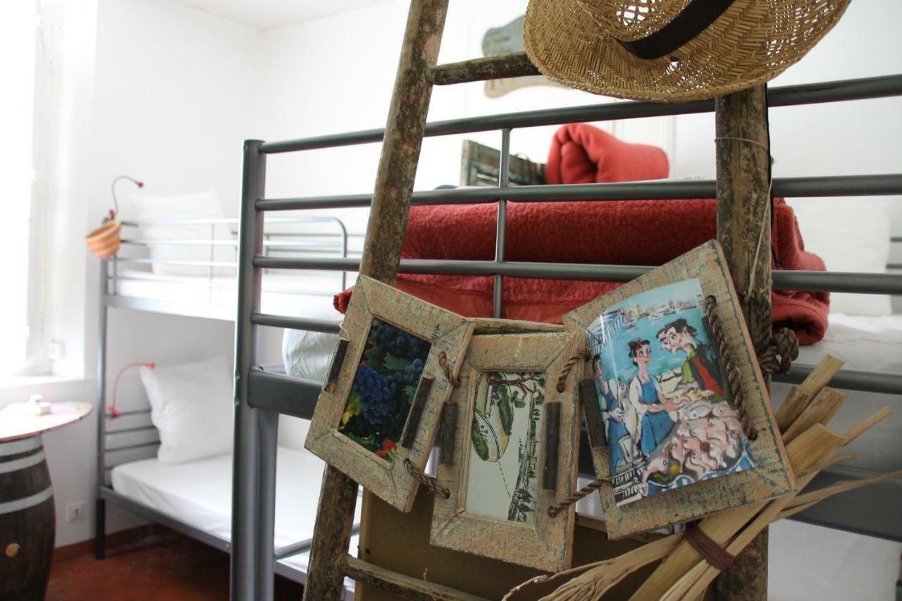 Au Petit Chez Soi Hostel Каси Екстериор снимка