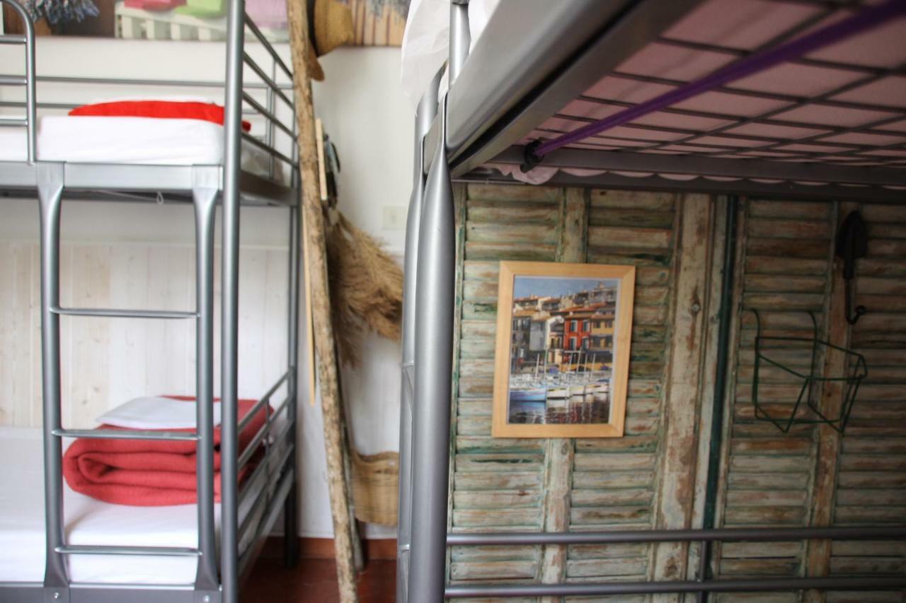 Au Petit Chez Soi Hostel Каси Екстериор снимка