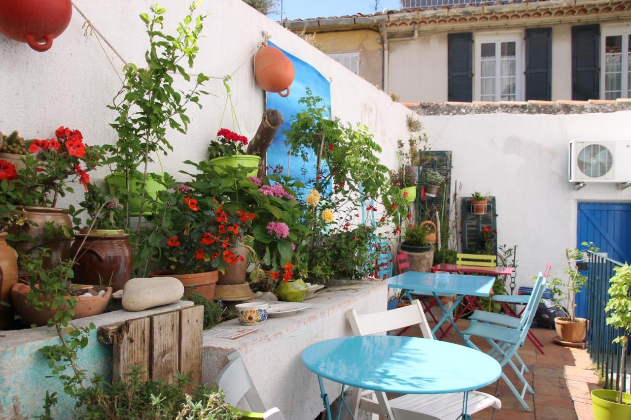 Au Petit Chez Soi Hostel Каси Екстериор снимка