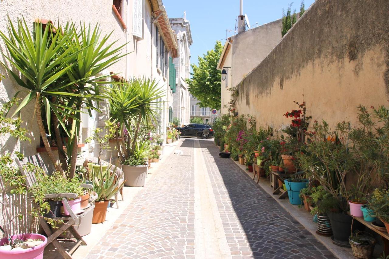 Au Petit Chez Soi Hostel Каси Екстериор снимка